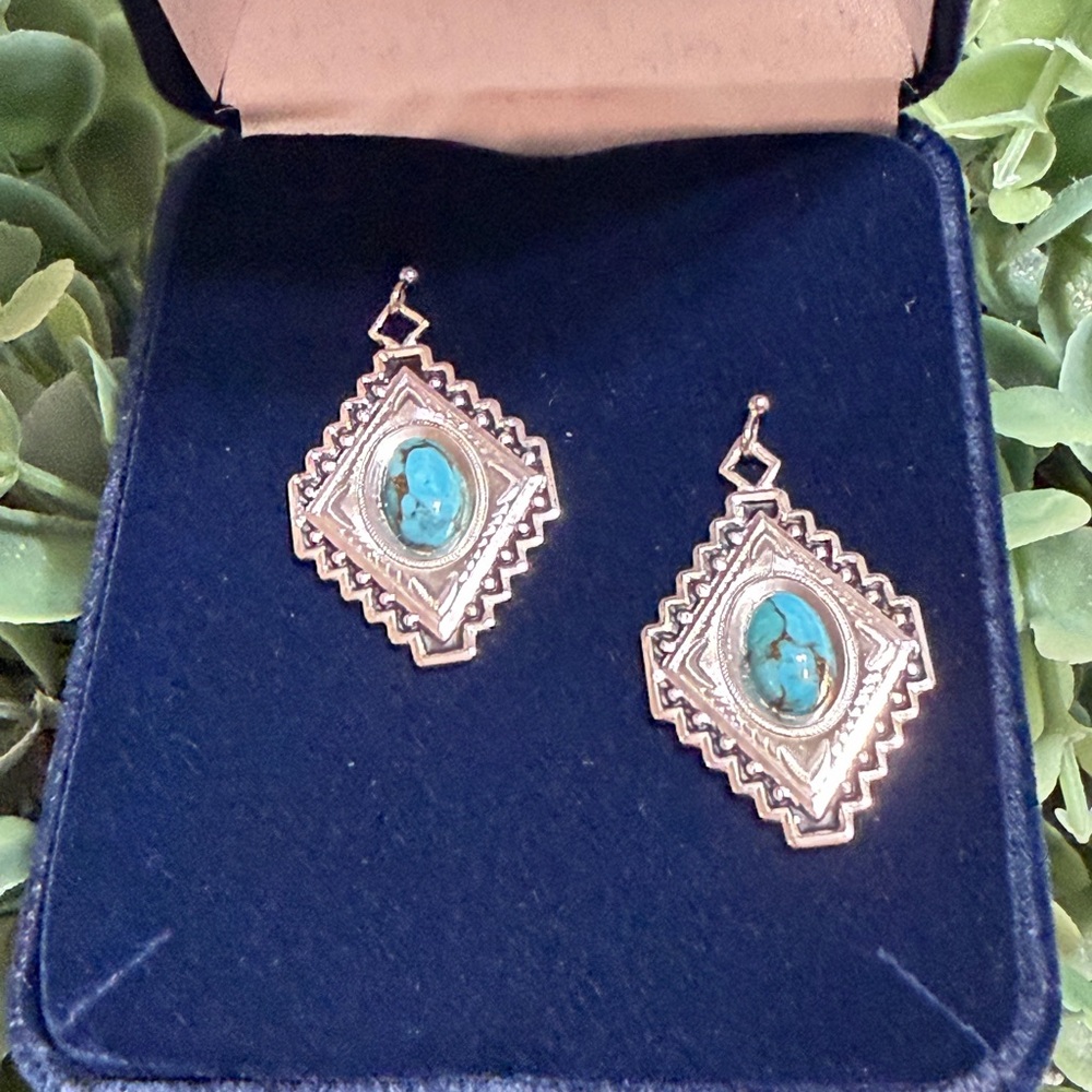 Montana Silversmiths, Diamond of the West Turquoise Earrings - Picture 5 of 9
